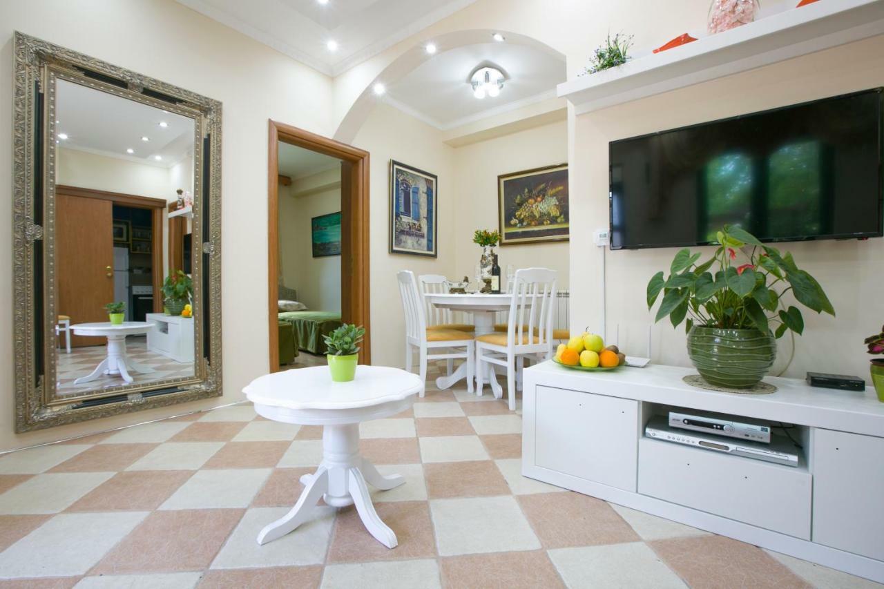 סוטומורה Apartments Holiday Lux מראה חיצוני תמונה