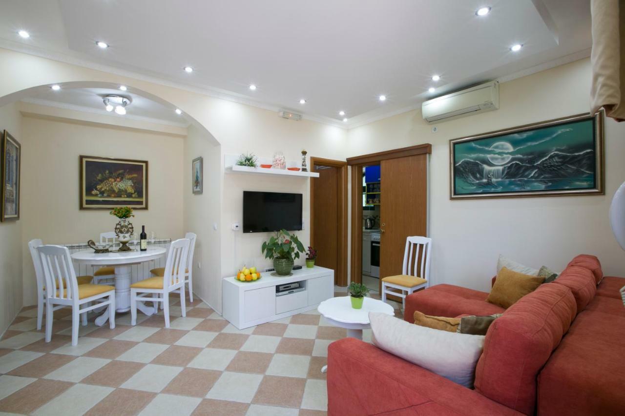 סוטומורה Apartments Holiday Lux מראה חיצוני תמונה